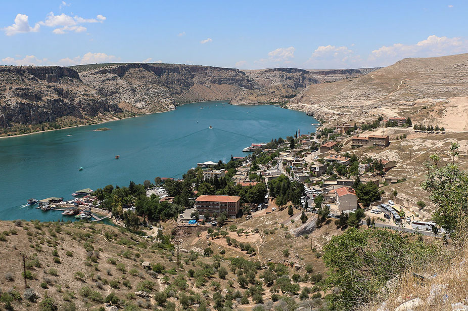 La ciudad de Halfefi sobre el Éufrates, Turquía