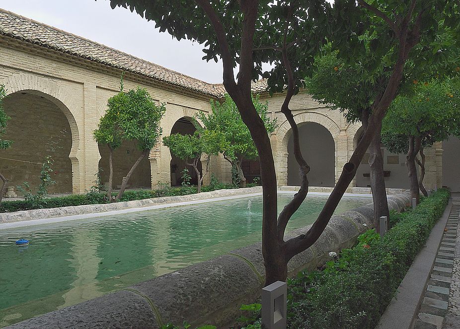 El patio de la Iglesia de la Magdalena en Jaén