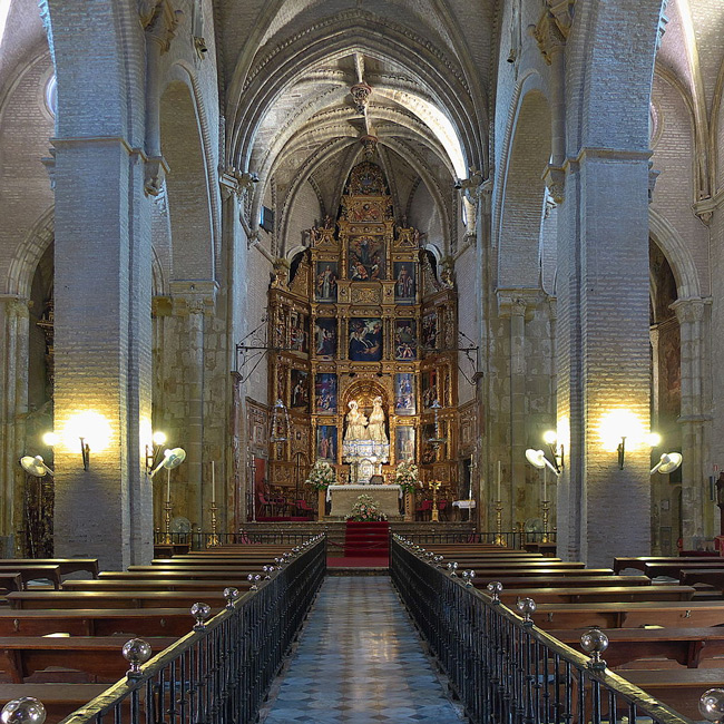 Interior de la Iglesia de Santa Ana en Sevilla