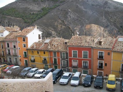 Casas pintadas en colores de Cuenca