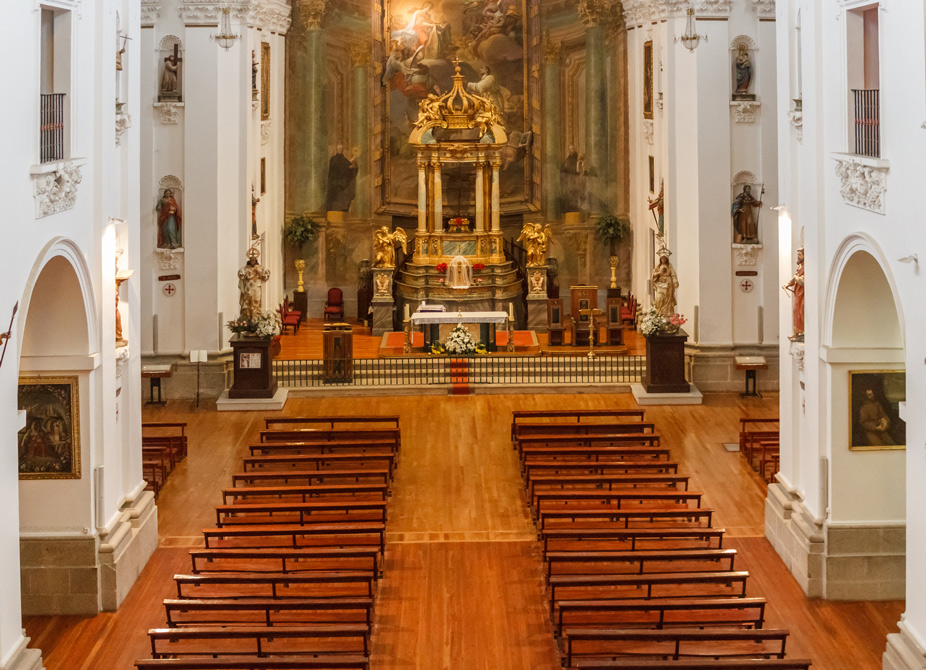 Interior de la iglesia de San Ildefonso en Toledo