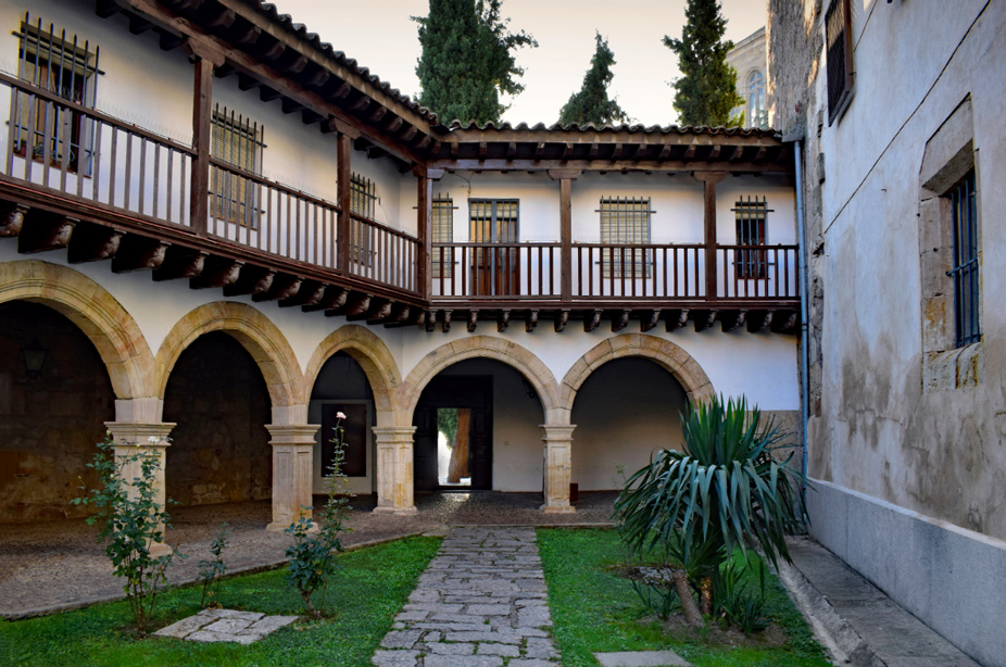 Atrio del Convento de Las Dueñas en Salamanca