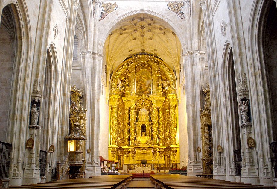 Interior del convento de San Esteban en Salamanca