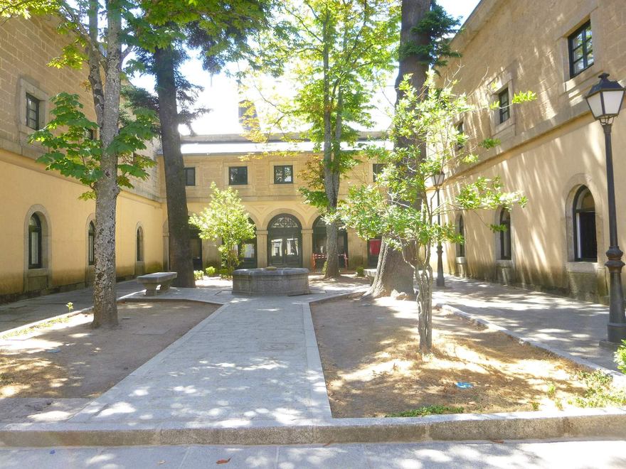 Patio de la Segunda Casas de Oficios