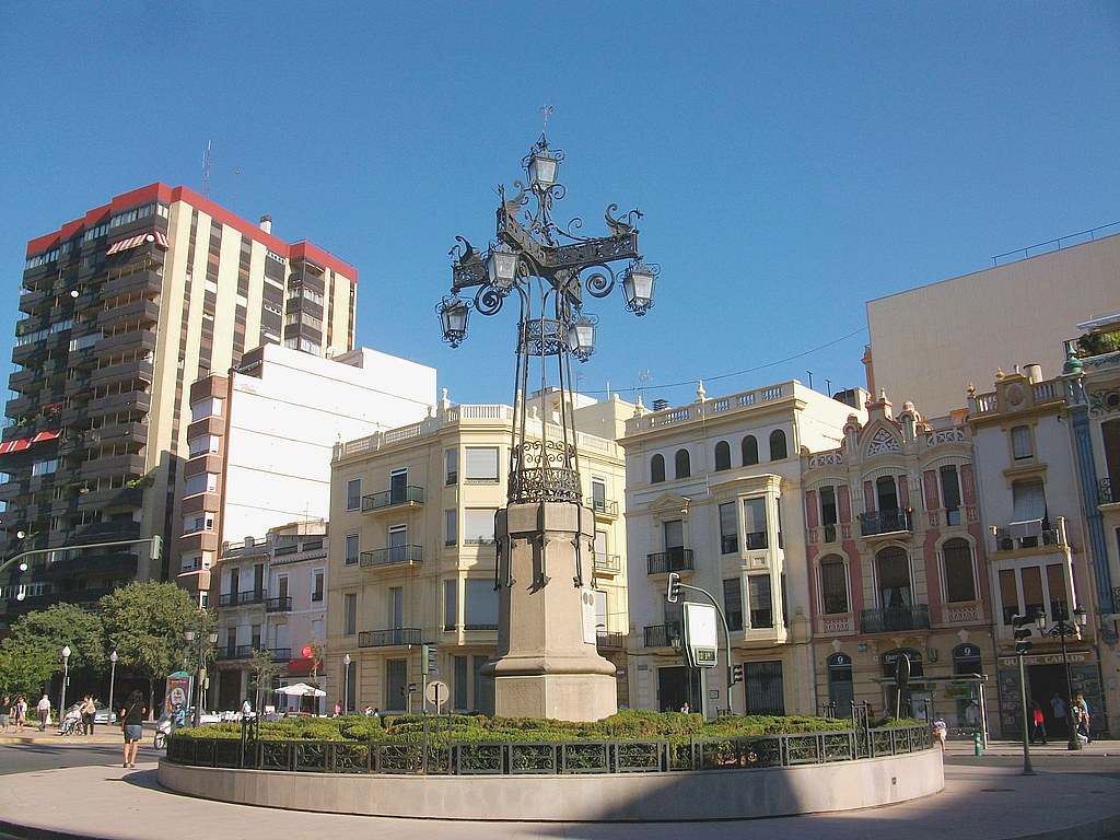 La Plaza de la Independencia y la Farola, con la Casa Alcon y casa de las Cigüeñas