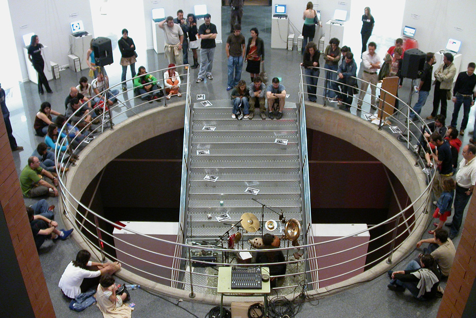 Concierto en el MEIAC dentro del festival MaquinArte 2005