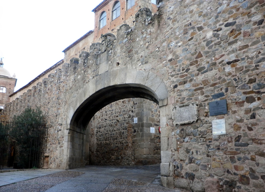 El arco de la estrella de Cáceres