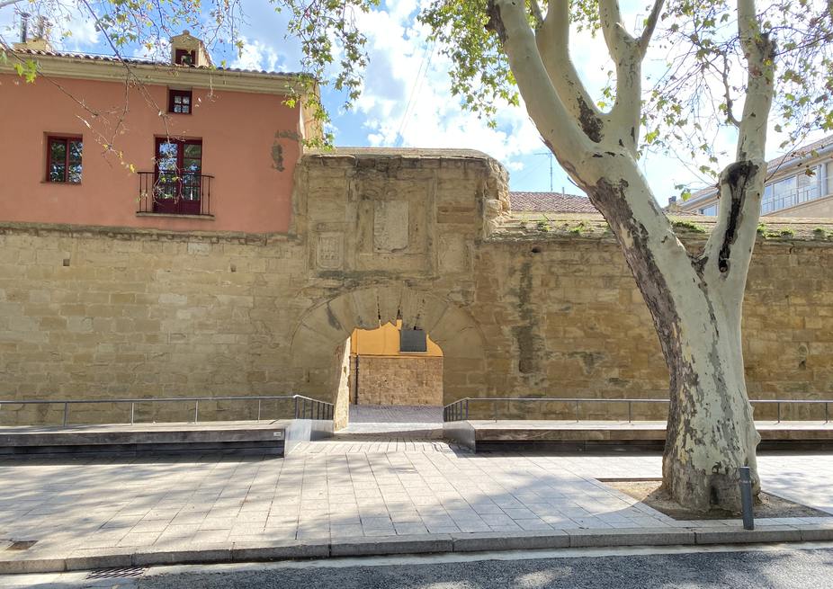 Muralla y Cubo del Revellín