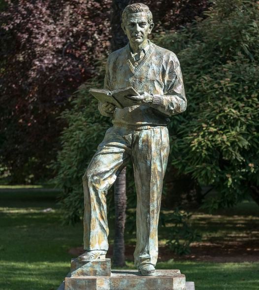 Estatua de Ignacio Aldecoa