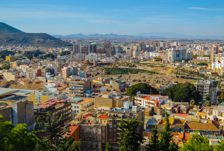 En el centro de la imagen el cerro del Molinete en Cartagena