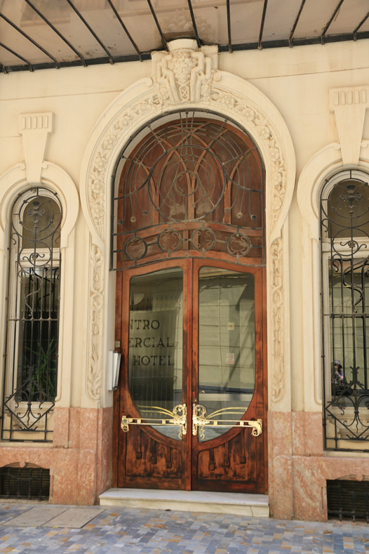 Una puerta del Gran Hotel de Cartagena