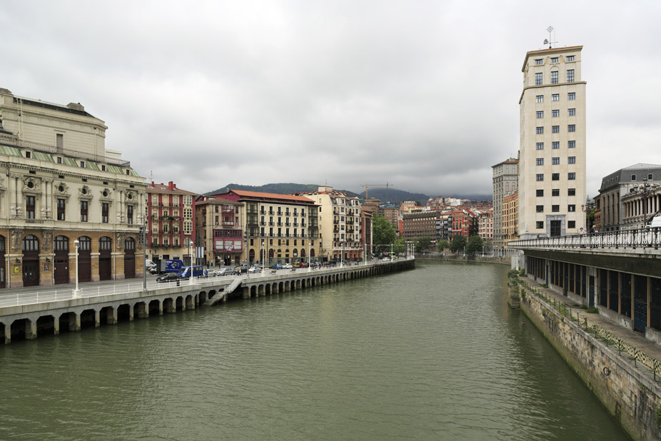 El río Nervión a su paso por Bilbao