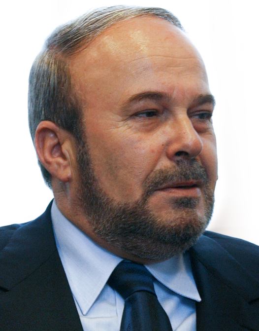 Fatos Nano, nacido en Tirana