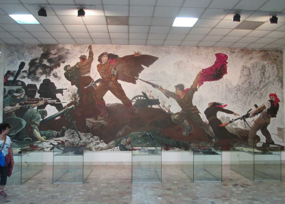 Mural sobre la lucha antifascista en el Museo Histórico Nacional