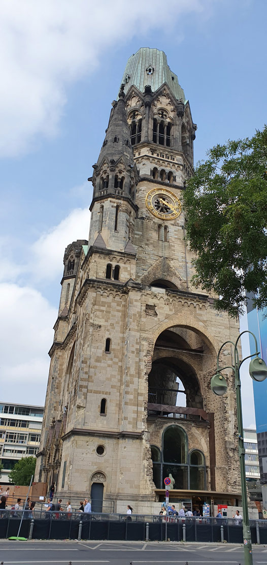 Iglesia memorial del Káiser Guillermo en ruinas