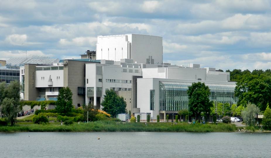 La Ópera en la calle Mannerheimintie