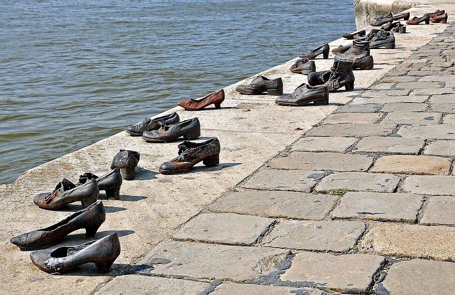 Zapatos en la ribera del Danubio en Budapest