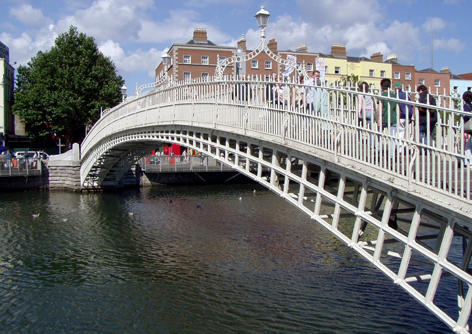 El puente Hapenny Bridge