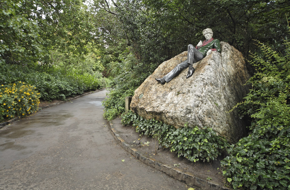 El monumento a Oscar Wilde en el Parque Merrion Square de Dublín