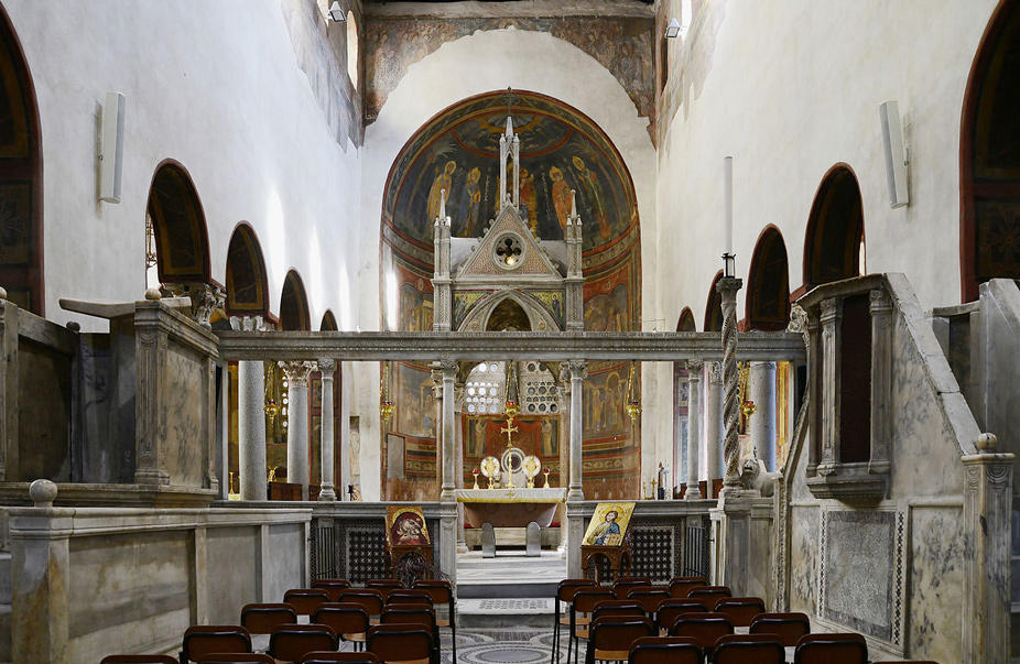 Interior de la Iglesia de Santa María en Cosmedín