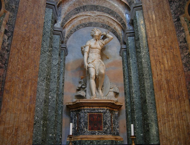 La estatua de San Sebastián en la iglesia de Santa Inés de la Agonía