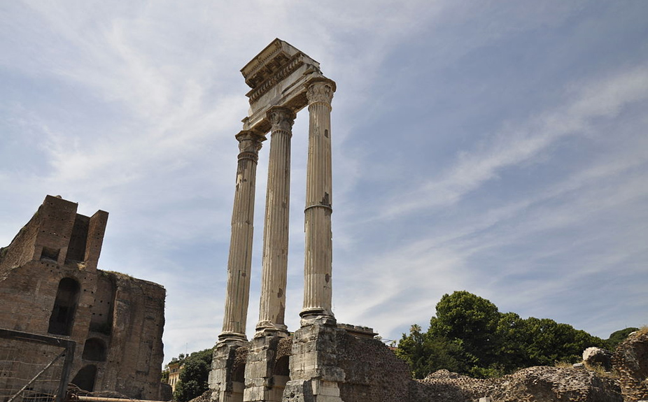 Restos del templo de Cástor y Pólux en el Foro romano