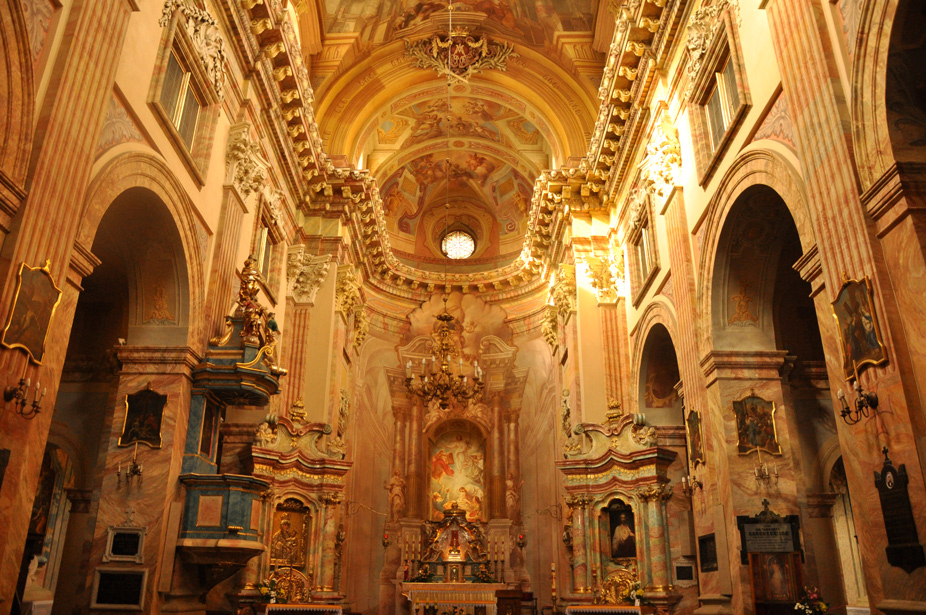 Iglesia de los Escolapios en Cracovia por dentro