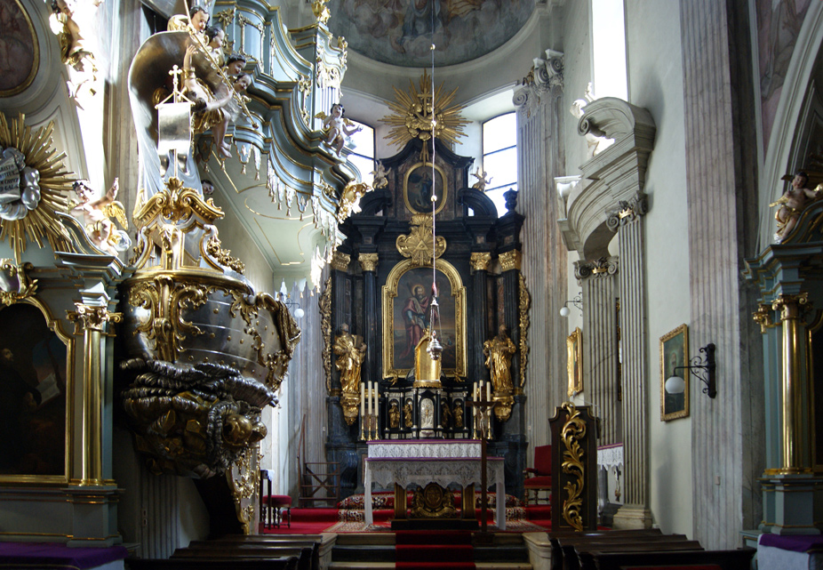 Interior de la Iglesia de San Andrés en Cracovia