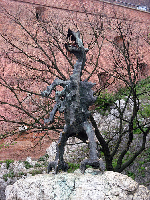 La estatua del dragón en Cracovia