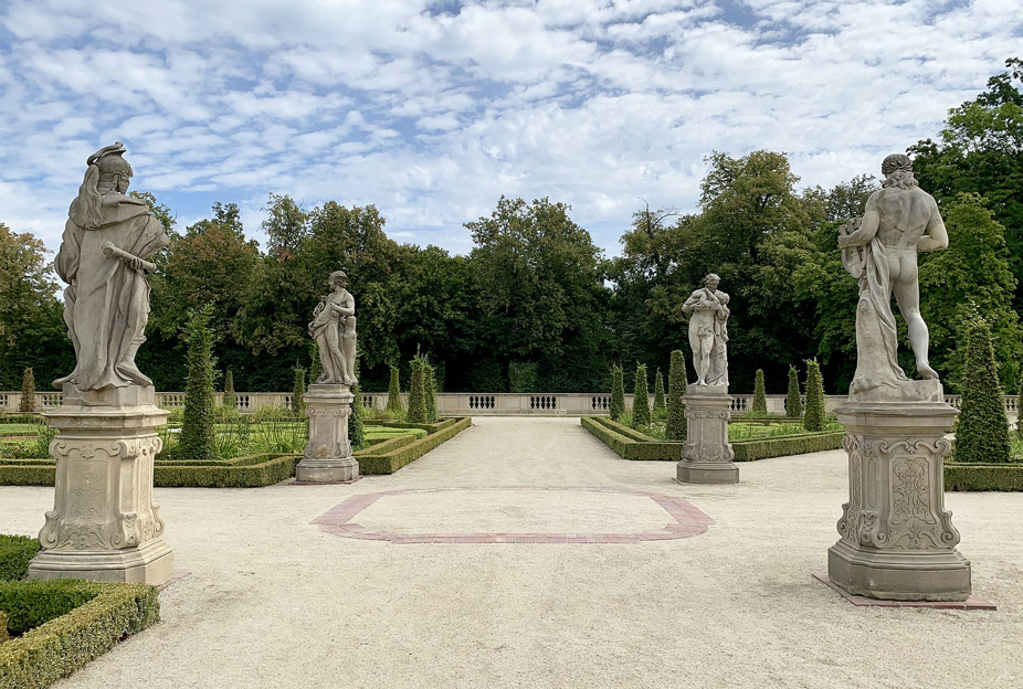 Esculturas en el jardín del Palacio de Wilanów