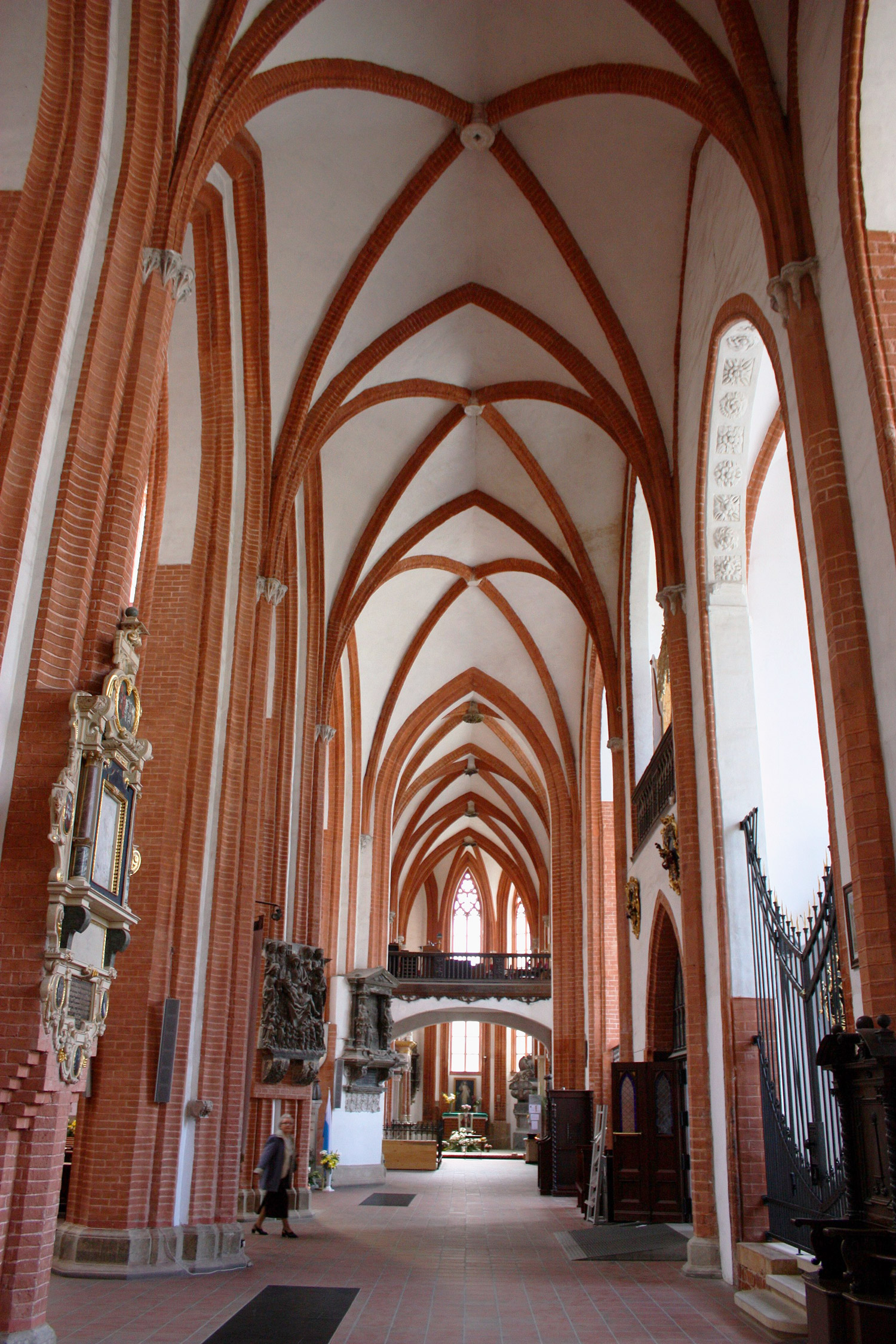 Interior de la Iglesia de Santa Isabel de Hungría