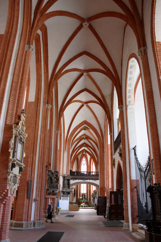 Interior de la Iglesia de Santa Isabel