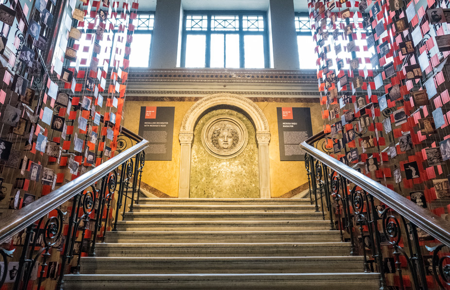 Estas escaleras conducen al sarcófago de Alejandro Magno