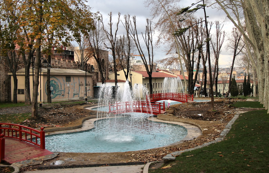 Parque Gülhane y aquí se puede ver el Museo de la Ciencia y la Tecnología del Islám
