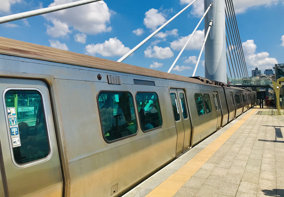 Puente del Metro del Cuerno de Oro