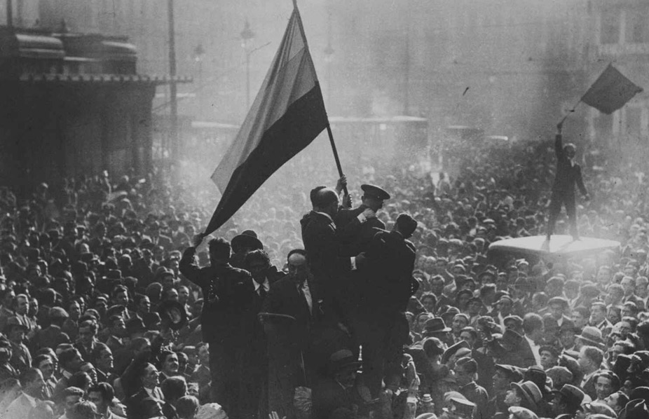 Proclamación de la Segunda República en la Puerta del Sol de Madrid