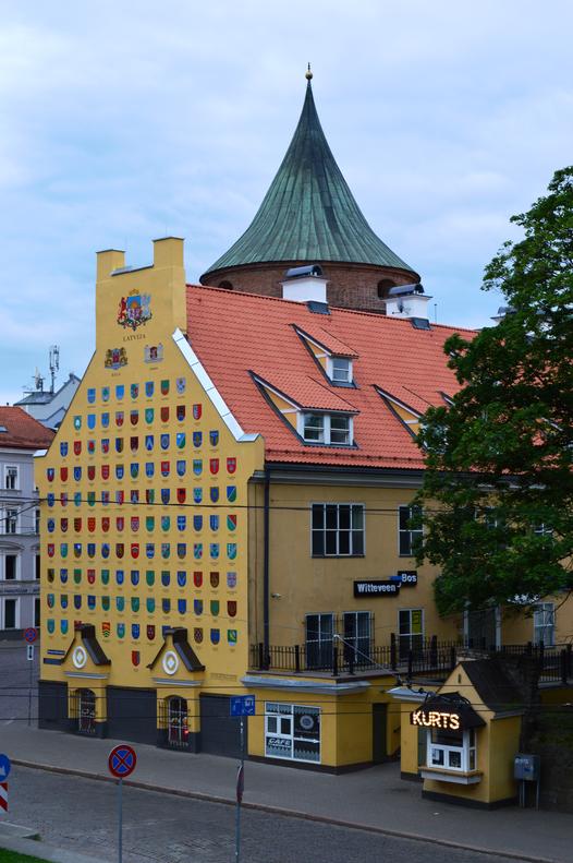 Mural de los Escudos de Armas de las Municipalidades de Letonia